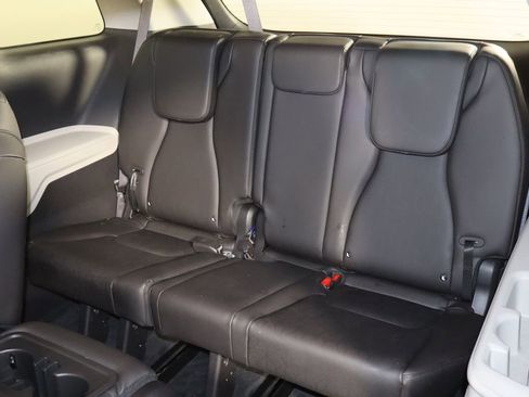Used 2022 Kia Carnival LX FWD image 17