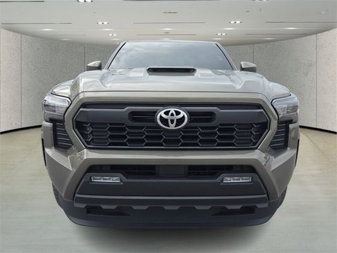 Used 2024 Toyota Tacoma TRD Sport image 8