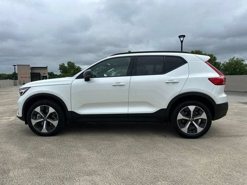 Certified 2025 Volvo XC40 B5 Plus AWD/4WD image 5