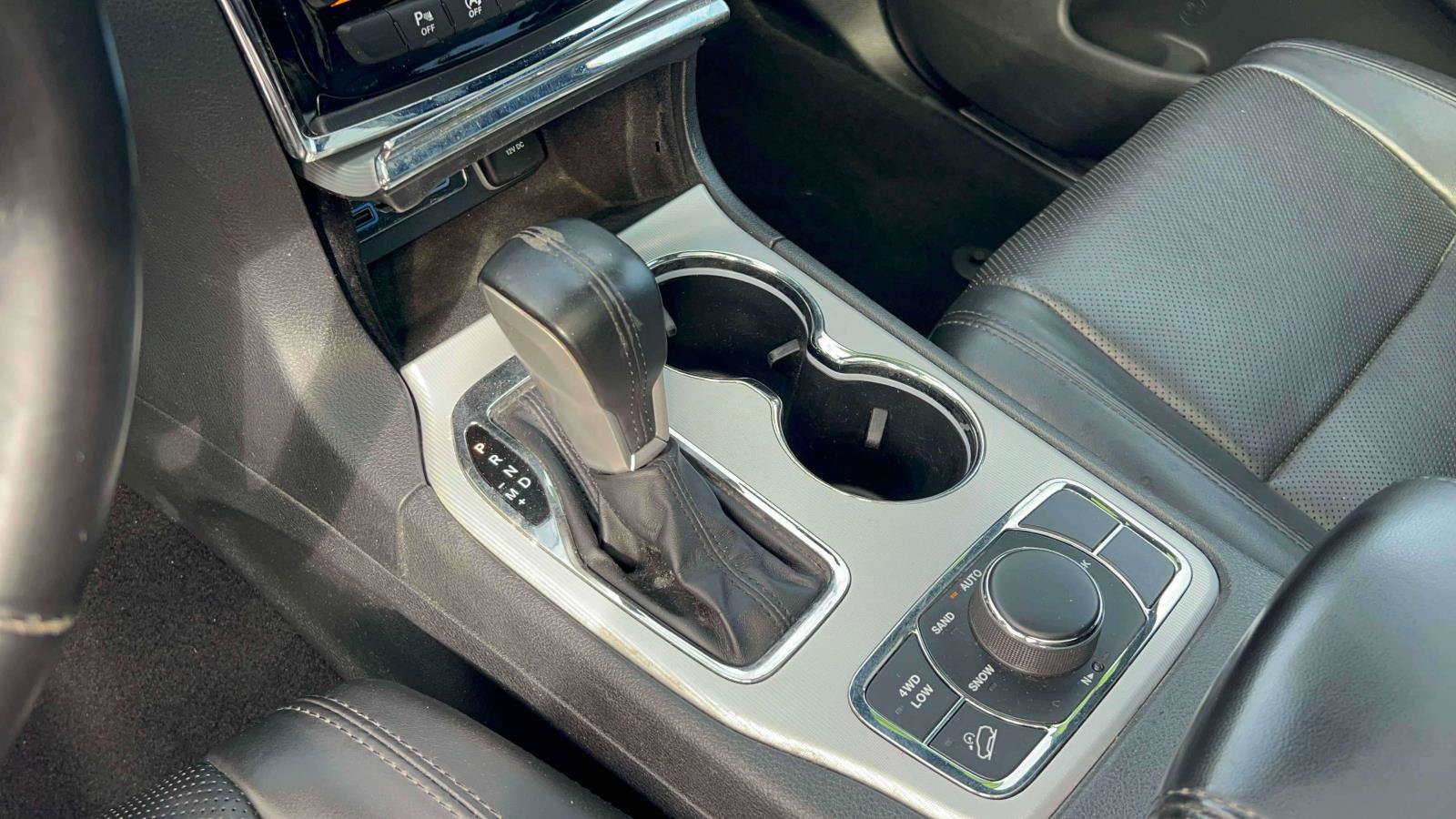 Used 2020 Jeep Grand Cherokee Limited w/ Luxury Group II AWD/4WD image 25