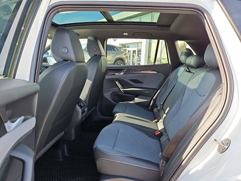 New 2026 Volkswagen Tiguan SE R-Line image 10