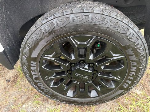 Used 2024 GMC Sierra 2500 Denali Ultimate image 15