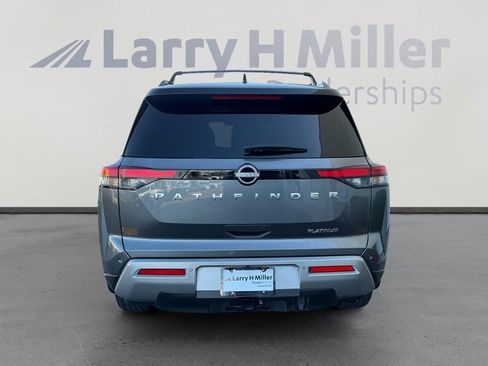 Used 2024 Nissan Pathfinder Platinum FWD image 4