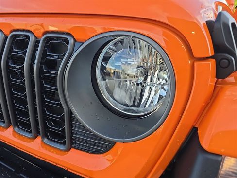 New 2025 Jeep Gladiator Sport image 30