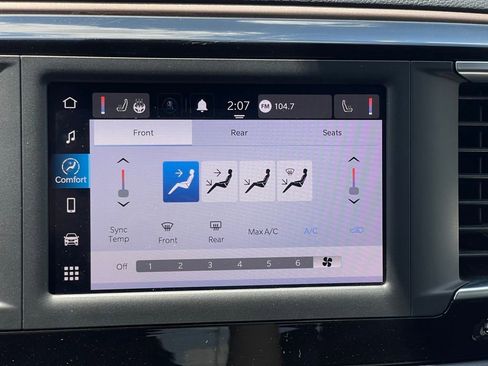 Used 2022 Chrysler Voyager LX FWD image 27