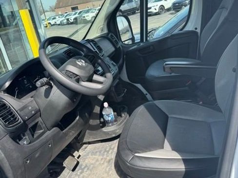 Used 2025 RAM ProMaster 2500 w/ Convenience Group image 11