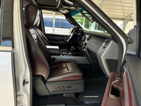 Used 2017 Ford Expedition Platinum RWD image 17