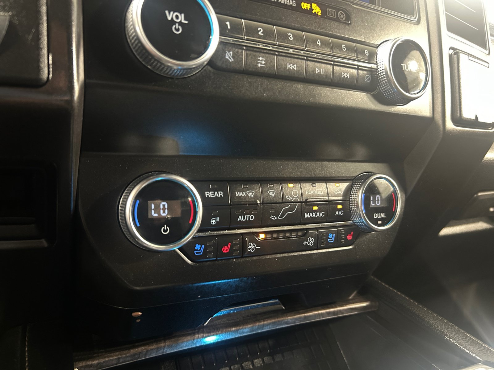 Used 2021 Ford Expedition Limited AWD/4WD image 16