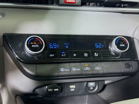 Used 2023 Hyundai Elantra SEL w/ Cargo Package FWD image 8