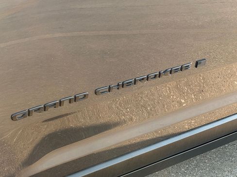 Used 2024 Jeep Grand Cherokee L Limited w/ Black Appearance Package AWD/4WD image 14