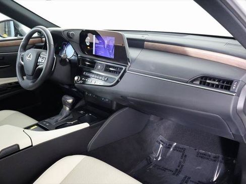 Certified 2025 Lexus ES 300h w/ Premium Package FWD image 9
