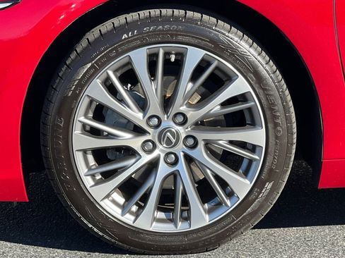 Used 2019 Lexus ES 300h w/ Premium Package FWD image 12