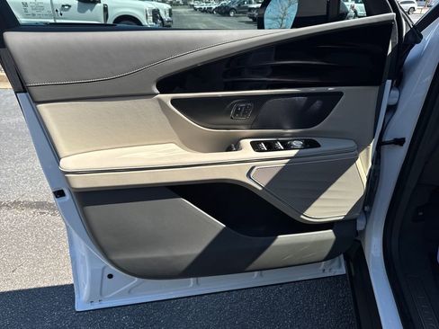 Used 2025 Lincoln Nautilus Premier w/ Jet Appearance Package image 13