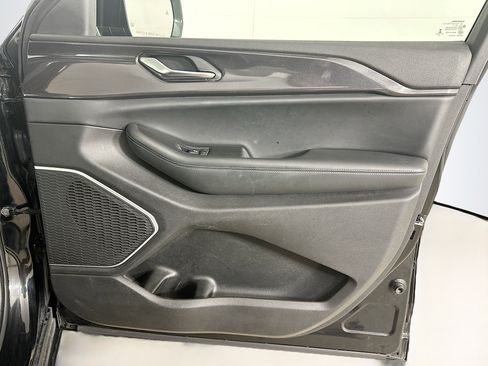 Used 2021 Jeep Grand Cherokee L Laredo image 34