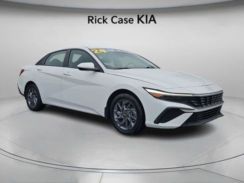 Used 2024 Hyundai Elantra Blue image 8