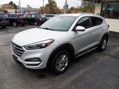 Used 2017 Hyundai Tucson SE image 2