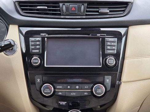 Used 2017 Nissan Rogue SL image 22