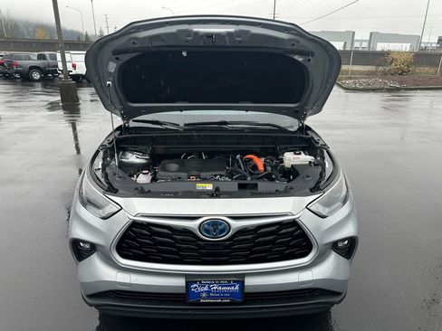 Certified 2023 Toyota Highlander XLE image 5