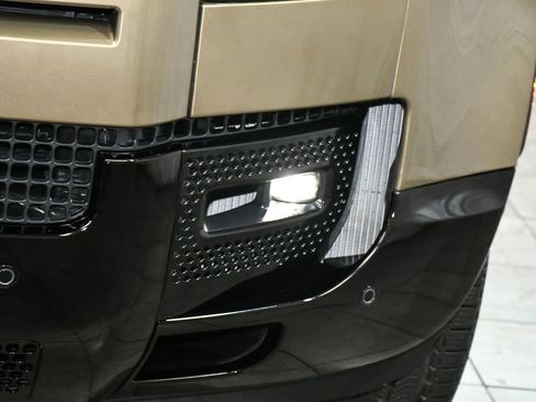 Used 2024 Land Rover Defender 130 X-Dynamic SE AWD/4WD image 84