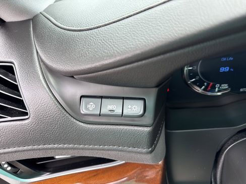 Used 2020 Cadillac Escalade Premium Luxury image 58