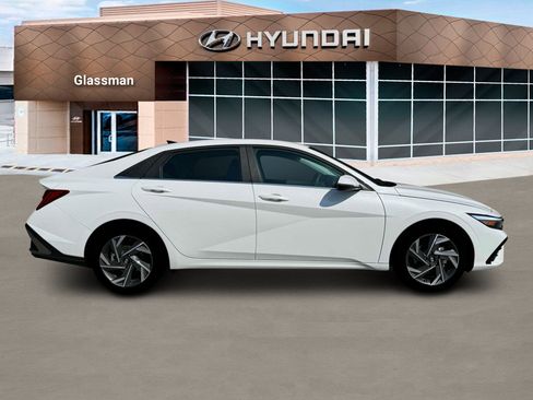 New 2025 Hyundai Elantra Limited image 9