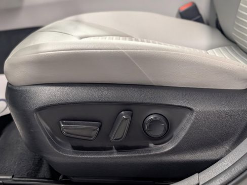 Used 2023 Toyota Camry SE image 18