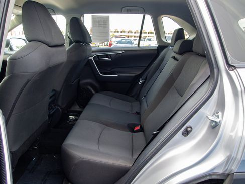 Used 2025 Toyota RAV4 XLE AWD/4WD image 25