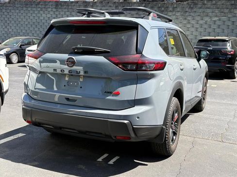 Used 2025 Nissan Rogue SV image 6