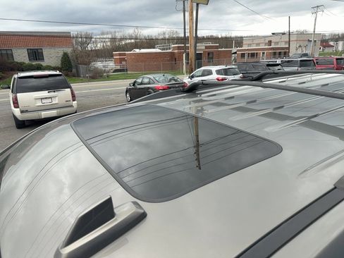 Used 2018 Chevrolet Suburban LT image 4