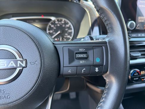 Used 2024 Nissan Pathfinder SV FWD image 17