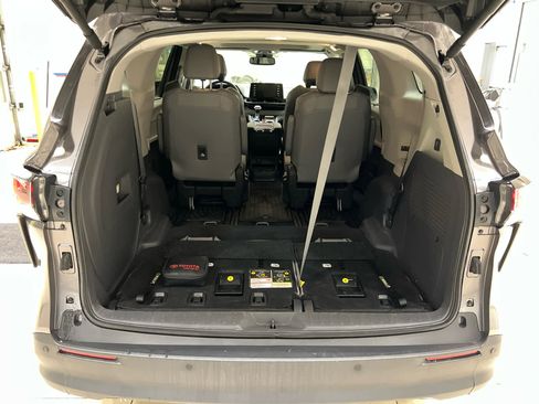 Used 2024 Toyota Sienna XLE w/ XLE Plus Package image 13