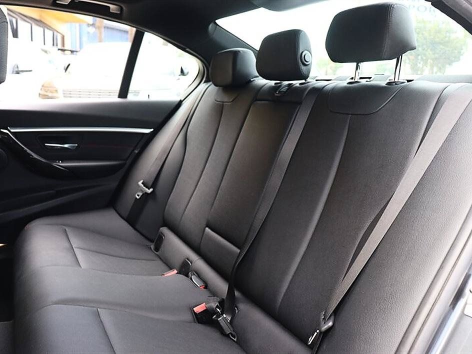 Used 2018 BMW 330i xDrive Sedan AWD/4WD image 17