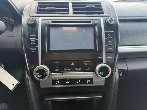 Used 2012 Toyota Camry SE FWD image 19