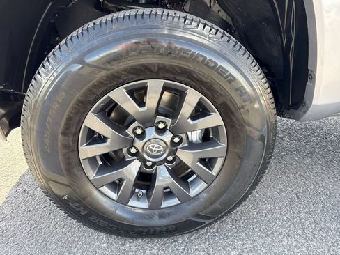 Used 2020 Toyota Tacoma SR5 AWD/4WD image 12