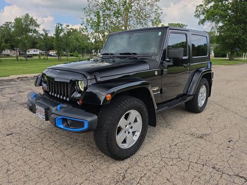 Used 2009 Jeep Wrangler Sahara w/ Dual Top Group AWD/4WD image 2