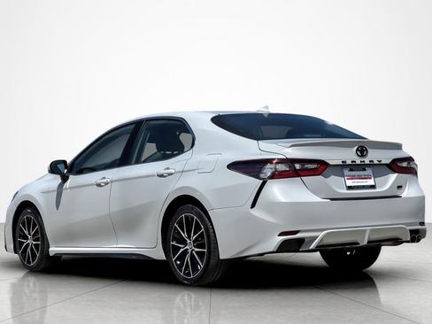 Used 2024 Toyota Camry SE w/ Blackout Package (TMS) image 3