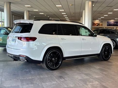 New 2026 Mercedes-Benz GLS 580 4MATIC image 3