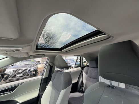 Used 2021 Toyota RAV4 XLE w/ Convenience Package image 23