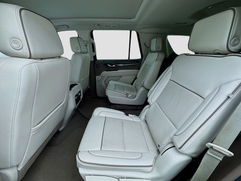 Used 2021 GMC Yukon Denali w/ Denali Premium Package image 16