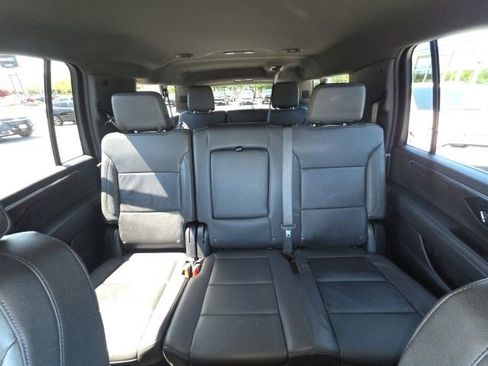 Used 2025 Chevrolet Suburban Z71 AWD/4WD image 29