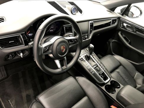 Used 2018 Porsche Macan AWD/4WD image 3