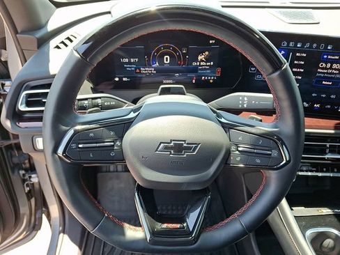 Used 2024 Chevrolet Traverse RS FWD image 15