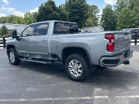 Used 2024 Chevrolet Silverado 2500 High Country w/ High Country Premium Package AWD/4WD image 6