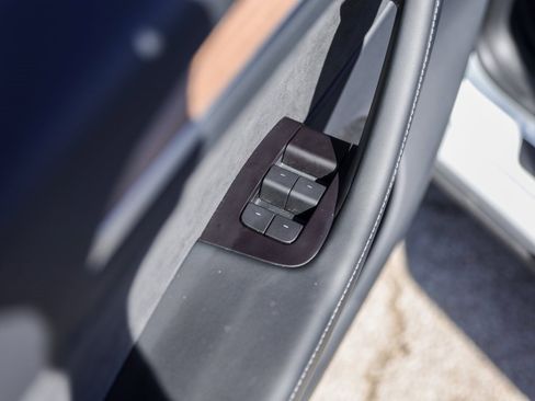 Used 2023 Tesla Model Y Long Range image 19