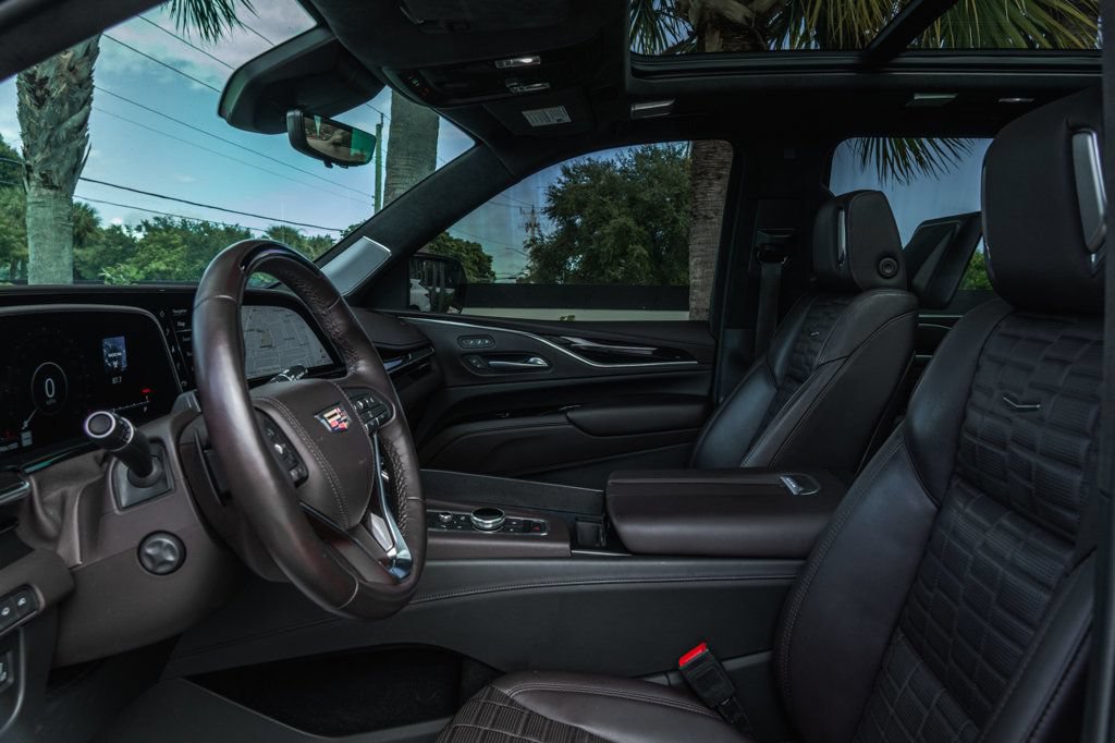 Used 2023 Cadillac Escalade ESV Sport Platinum w/ Heavy-Duty Trailer Package AWD/4WD image 14