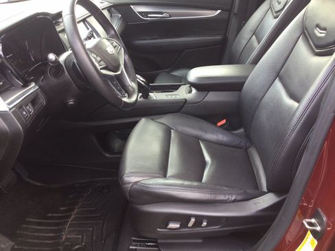 Used 2018 Cadillac XT5 Luxury w/ Driver Awareness Package AWD/4WD image 21