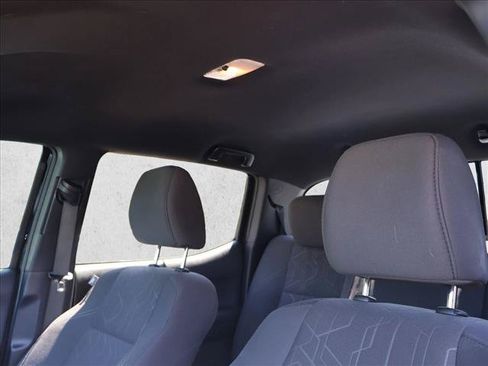 Used 2017 Toyota Tacoma TRD Sport AWD/4WD image 14
