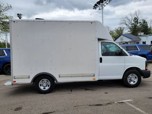 Used 2016 Chevrolet Express 3500 RWD image 3