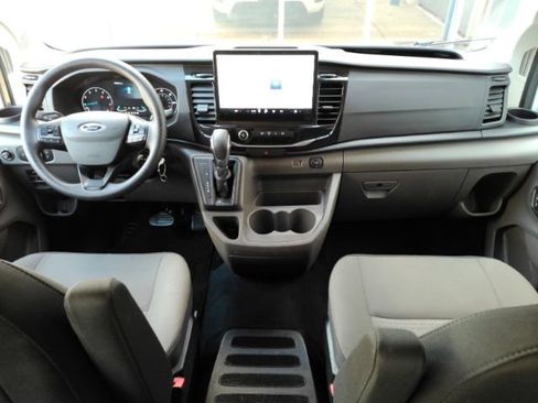 Used 2023 Ford Transit 350 XLT image 3