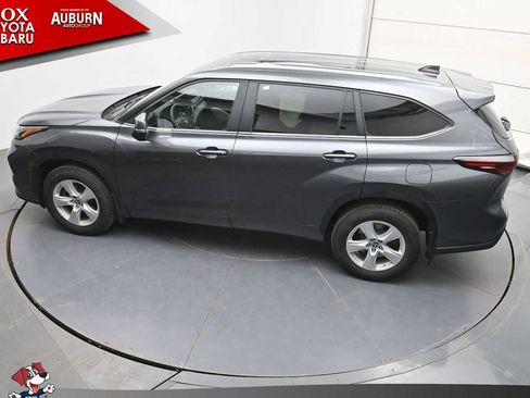 Used 2024 Toyota Highlander LE AWD/4WD image 33